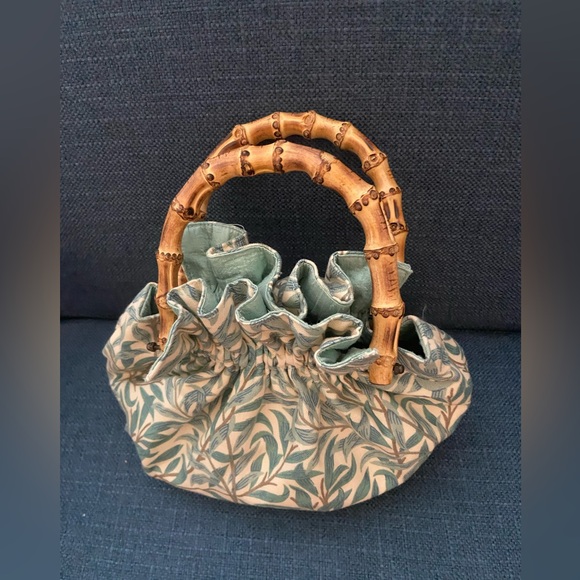 NWOT Cute Fabric Handbag with Bamboo Round Handles Cream & Blues Leaf Branches - Picture 4 of 14
